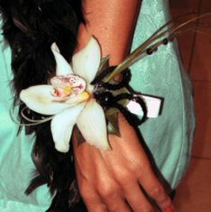 Аксессуар из цветов D2712