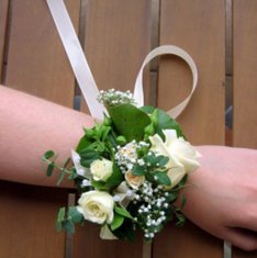 Аксессуар из цветов D2713