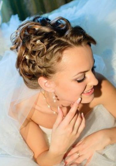 Прическа на свадьбу И13052 - Художник-модельер по причёскам, стилист-визажист Ирина Костальская...