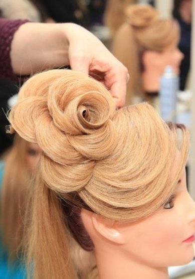 Прическа на свадьбу О16180 - Стилист-визажист CHARM factory