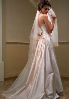 Свадебное платье P22145. А-силуэт, длинное со шлейфом.