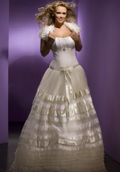 Свадебное платье M22440. С пышной юбкой, длинное без шлейфа.