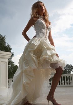 Свадебное платье M22442. С пышной юбкой, короткое со шлейфом.