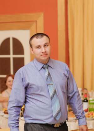 Ведущий, артист Мякин Антон